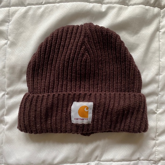 Burgundy knit carhartt beanie
